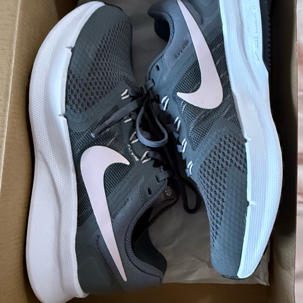Nike Women's Dark Gray and Light Pink Running Sneakers